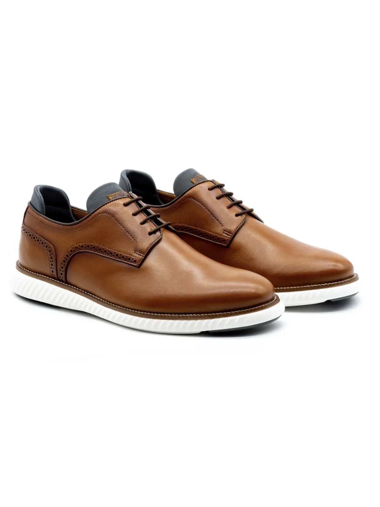 Countryaire Saddle Leather Plain Toe Sport Lace-Up in Whiskey