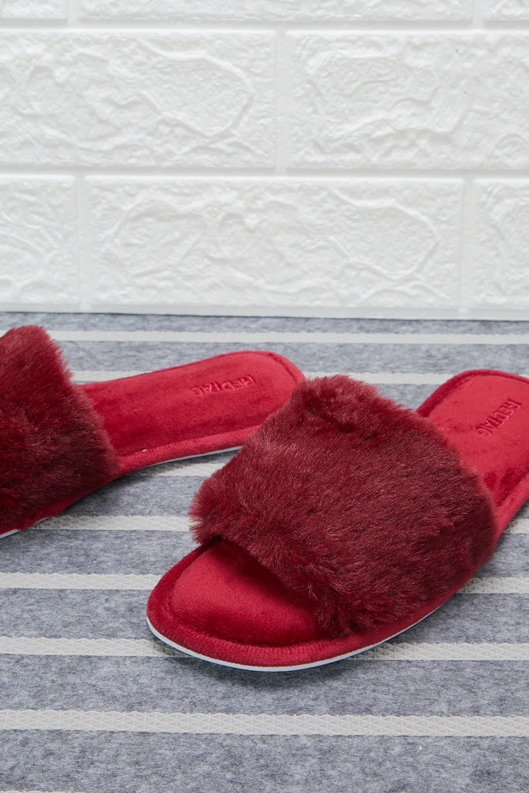 Women Burgundy Classic Slipper